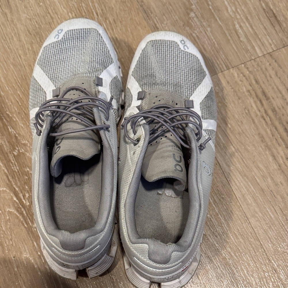 On Running women Sneakers in Light Gray and White